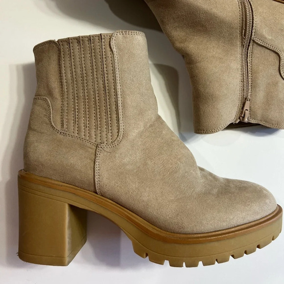 UNIVERSAL THREAD light natural chelsea boots booties - Picture 3 of 11